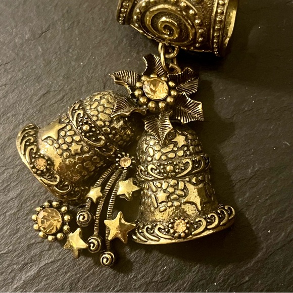 Vintage GB Antiqued Gold-tone Rhinestone Pendant Swirling Modern Scarf Ring Clip - Picture 13 of 15